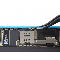 Замена iPhone 5c SIM-эжектора